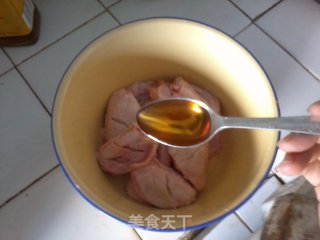 红烧鸡翅的做法步骤：2
