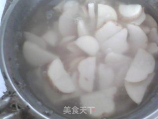 老黄瓜炒土豆片的做法步骤：2