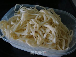 简单易做的“腐乳肉丝炒面”的做法步骤：8