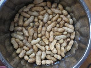 水煮花生鹌鹑蛋的做法步骤：1