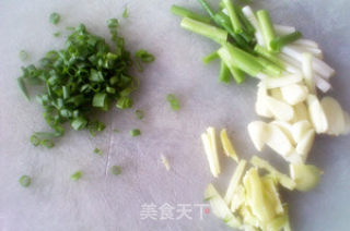蕃茄烧鸡中翅的做法步骤：1