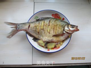 红烧武昌鱼的做法步骤：1