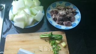 冬瓜炖排骨的做法步骤：1