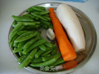 家庭清爽小炒“莲藕蜜豆”的做法步骤：1