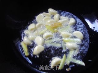 红烧田鸡的做法步骤：2
