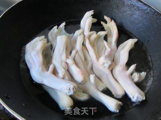 红烧鸭掌的做法步骤：2