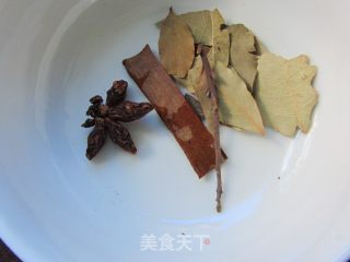 红烧鸭掌的做法步骤：3
