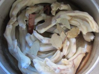 红烧鸭掌的做法步骤：4