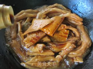 红烧鸭掌的做法步骤：12