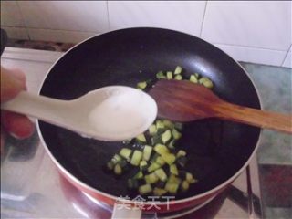 牛肉干炒黄瓜的做法步骤：9