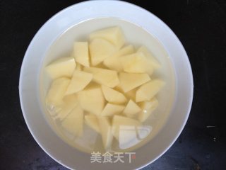 惊艳四座的炖菜——玉米土豆啤酒鸡的做法步骤：3