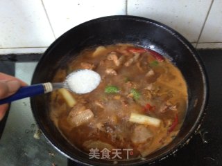 惊艳四座的炖菜——玉米土豆啤酒鸡的做法步骤：20