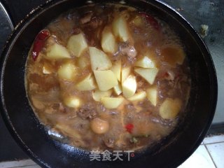惊艳四座的炖菜——玉米土豆啤酒鸡的做法步骤：24