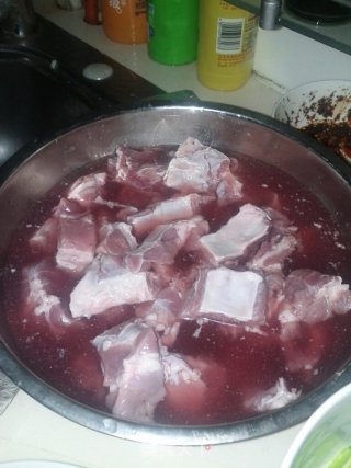 手擀面也蒸桑拿-----豆角排骨焖面的做法步骤：1
