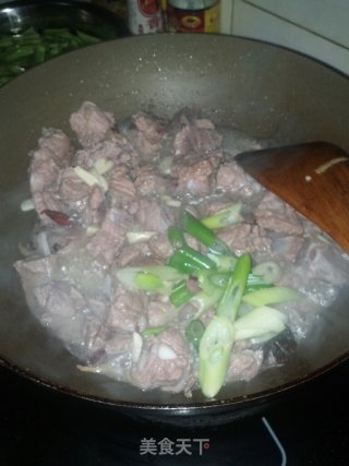 手擀面也蒸桑拿-----豆角排骨焖面的做法步骤：5