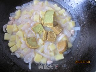 土豆咖喱的做法步骤：4