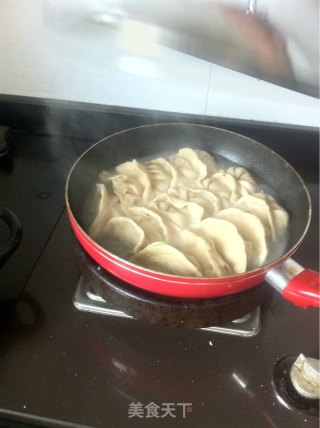 菜肉煎饺的做法步骤：6