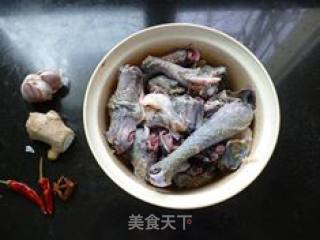 烧焖童子鸡的做法步骤：1