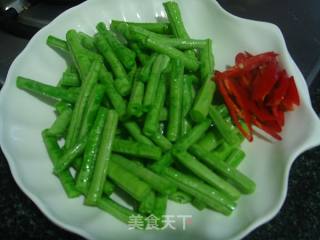 咸肉炒豆角的做法步骤：1