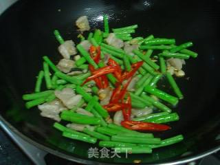 咸肉炒豆角的做法步骤：5