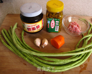 微波炉菜谱--酱香肉末豆角的做法步骤：1