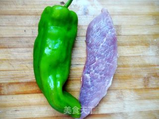 简单快速的美味家常小炒之------青椒炒肉丝的做法步骤：1