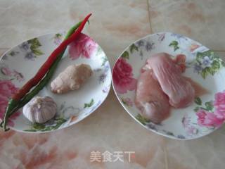 生炒鸭丁的做法步骤：1