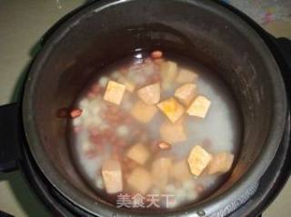 红薯花生莲子粥的做法步骤：3