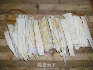 饼饼物语：【黑色之魅】麻香鲜笋黑米饼的做法步骤：3
