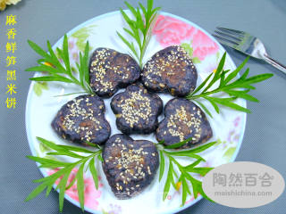 饼饼物语：【黑色之魅】麻香鲜笋黑米饼的做法步骤：14