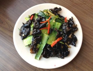清脂降压美味菜——黄瓜炒木耳的做法步骤：12
