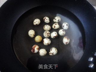 营养美味的家常菜之------茄汁鹌鹑蛋的做法步骤：2