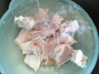 糖醋烧排骨的做法步骤：1