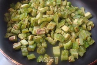 改良的苦瓜炒蛋-【苦瓜炒蛋粒】的做法步骤：3