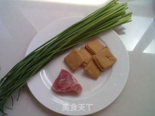 韭苔肉丝香干的做法步骤：1
