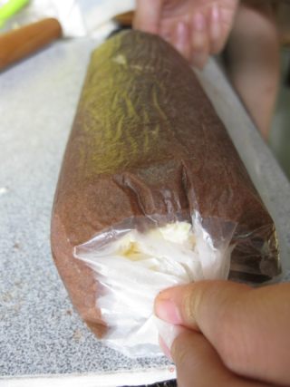 可可芒果奶冻卷的做法步骤：18