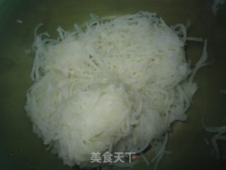 萝卜丝虾皮大馅包子的做法步骤：1