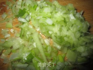 萝卜丝虾皮大馅包子的做法步骤：2
