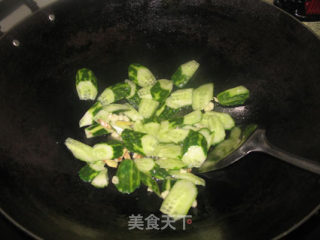 瓜炒牛肉丸的做法步骤：4