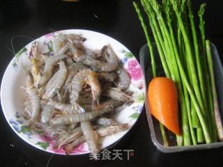 芦笋油爆虾的做法步骤：1