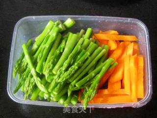 芦笋油爆虾的做法步骤：3