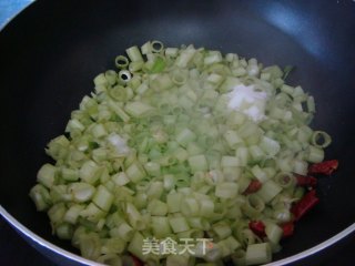 勤俭持家煮妇拿手小菜“酸辣通心菜梗”的做法步骤：3