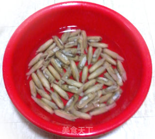 傻瓜版白酒炒蛏子的做法步骤：1
