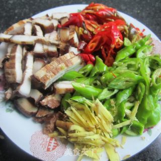 双椒东坡肉的做法步骤：2