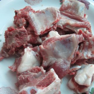 清淡排骨汤的做法步骤：1