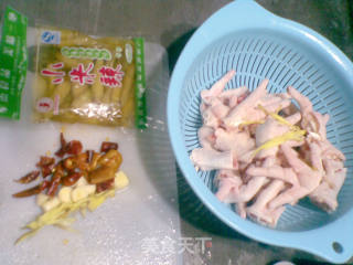 【洗手做羹汤】风味泡椒凤爪（即食版）的做法步骤：2