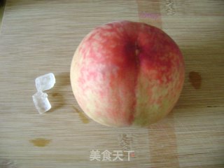 夏日佳饮--冰糖蜜桃饮的做法步骤：1