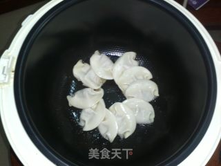 懒人也动手--超简易电饭煲锅贴的做法步骤：2