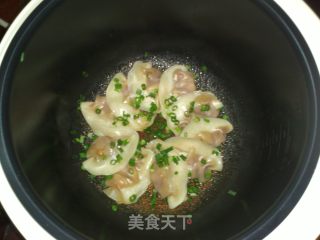 懒人也动手--超简易电饭煲锅贴的做法步骤：6