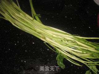 腊肉炒水芹菜的做法步骤：4